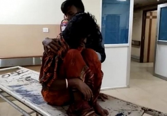 Ranirbazar: Unknown miscreants tried to kill a housewife by slitting her throat and thrown beside Railway track in injured state Ranirbazar: Unknown miscreants tried to kill a housewife by slitting her throat and thrown beside Railway track in injured state